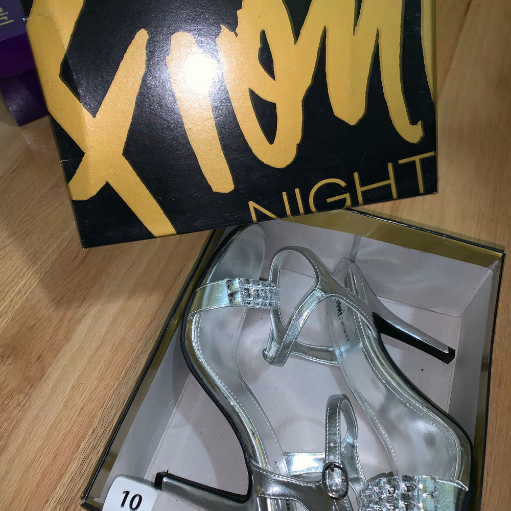 FIONI Clothing Silver Metallic Crystal Strap Heels - Picture 4 of 5